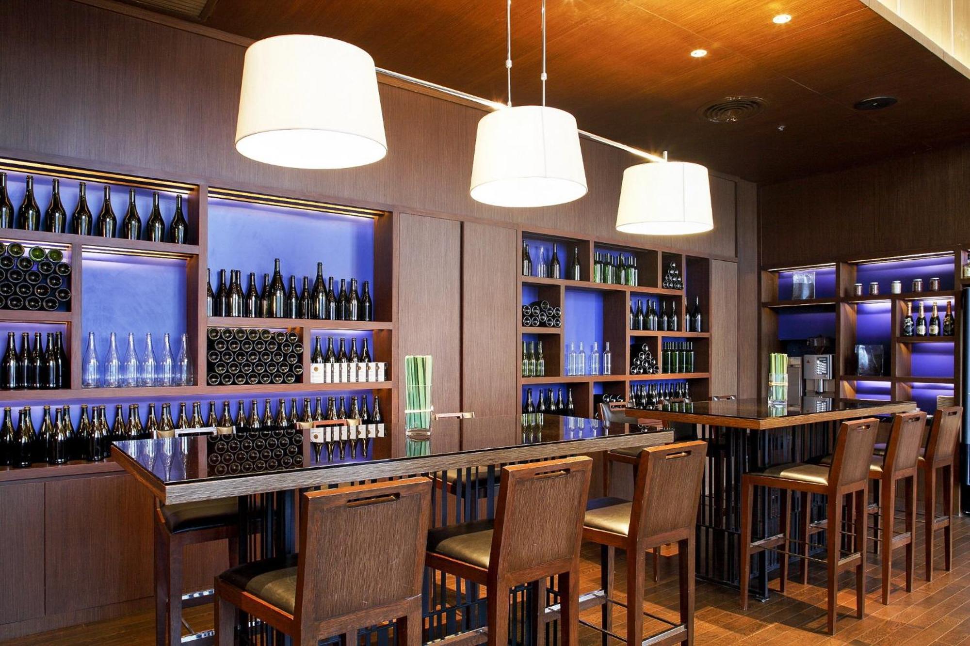 Centara Grand At Centralworld Bangkok Zewnętrze zdjęcie Wine bar in Madrid, Spain