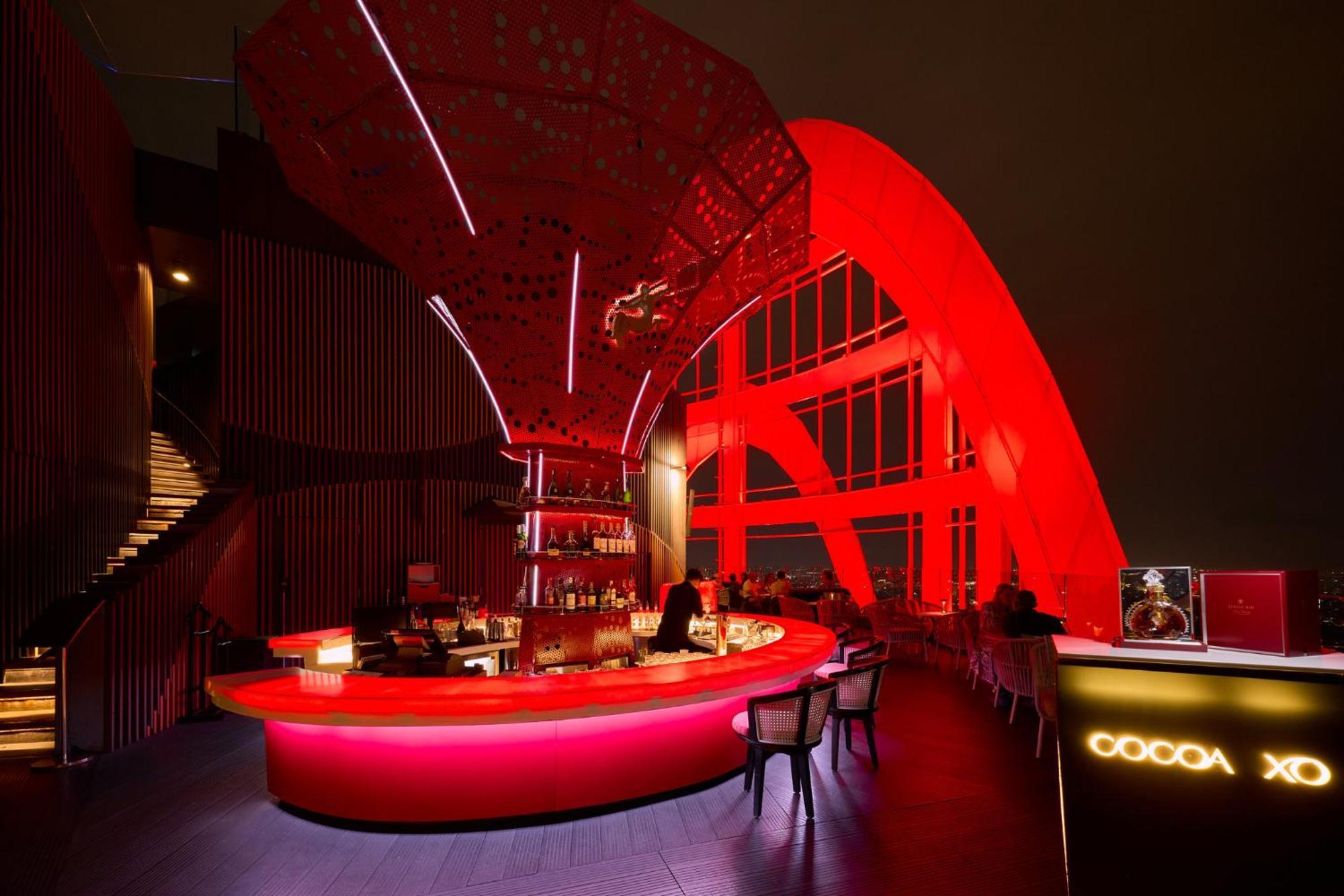 Centara Grand At Centralworld Bangkok Zewnętrze zdjęcie The bar at the top of the hotel