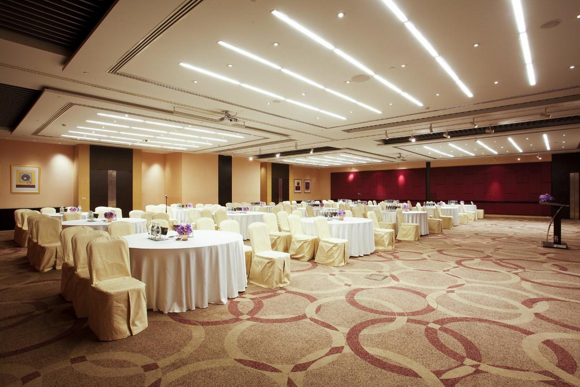 Centara Grand At Centralworld Bangkok Zewnętrze zdjęcie The ballroom at the hotel